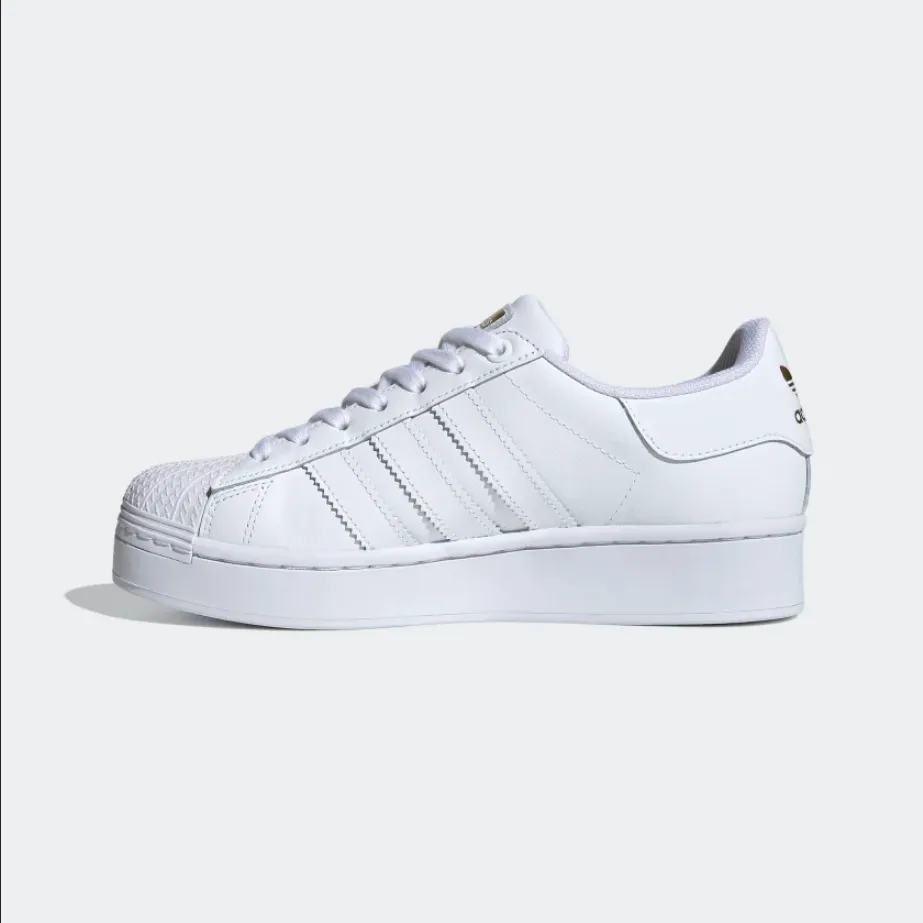 Adidas Originals sneakers con zeppa da donna Superstar Bold W FV3334 bianco-oro