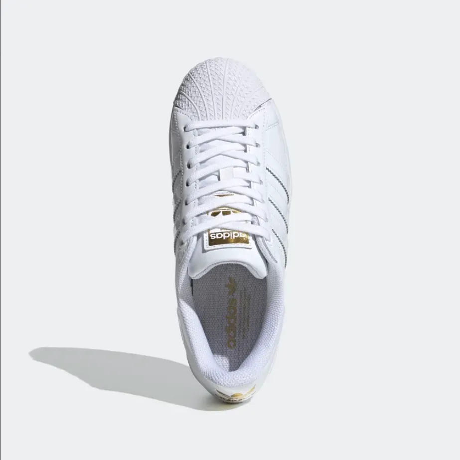 Adidas Originals sneakers con zeppa da donna Superstar Bold W FV3334 bianco-oro