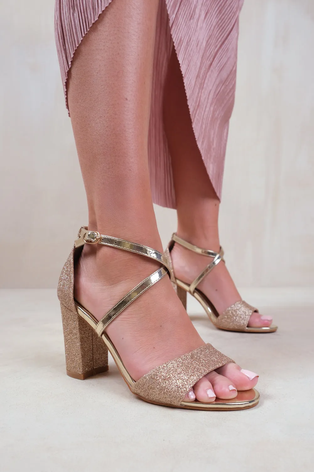 RUTH EXTRA WIDE FIT HIGH BLOCK HEEL SANDALS WITH CROSS OVER ANKLE STRAP IN GOLD GLITTER