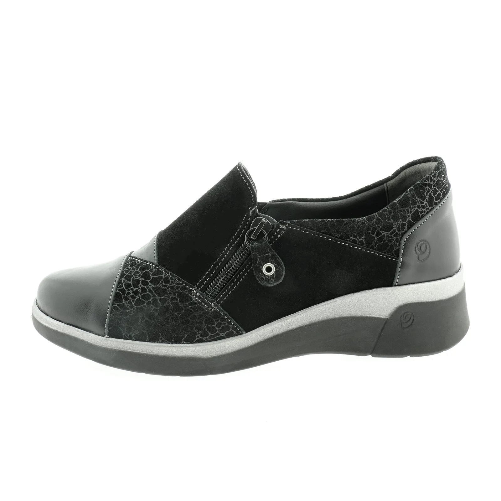 Suave Maderia Slip On (Women) - Black